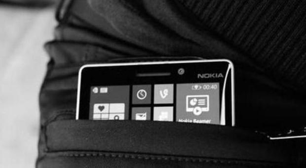 Nokia, arrivano i pantaloni intelligenti che permettono di ricaricare gli smartphone