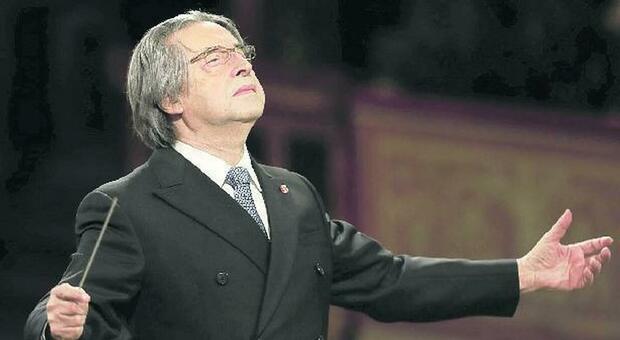 Riccardo Muti compie 80 anni: «Mia cara Napoli, riconquista il tuo primato»
