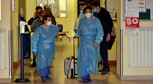 Coronavirus in Lombardia: altre otto persone contagiate, i positivi sono 14. Speranza: «Isolare l'area per bloccare l'epidemia» LA CONFERENZA STAMPA