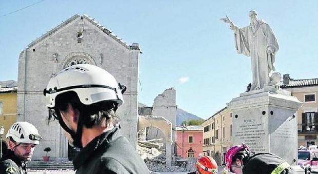 Terremoto, la sfida vinta dai resistenti: «Gli alberghi ci fanno paura»