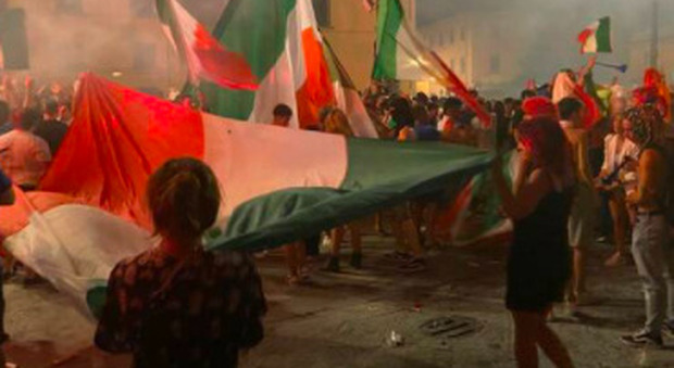 Foggia, ucciso a colpi di pistola durante i festeggiamenti per L'Italia: grave il nipote di 10 anni