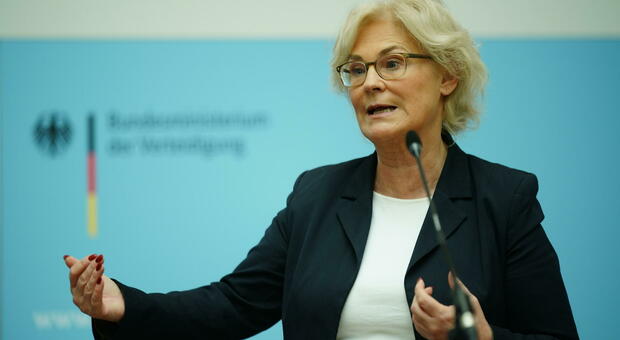 Germania, Lambrecht verso le dimissioni: la ministra della difesa lascia il governo