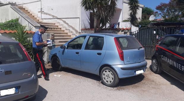 Fa esplodere bomba carta in un comprensorio di Sabaudia: nella fuga si schianta con l'auto