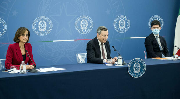 Green pass, la conferenza stampa di Draghi