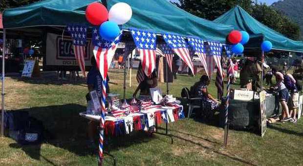 Festa dell'Indipendenza al Carney Park tra mangiatori di hot dog, canzoni country e fuochi d'artificio