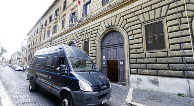 Roma, poliziotto arrestato per violenza sessuale: «Accusato da due diverse donne»