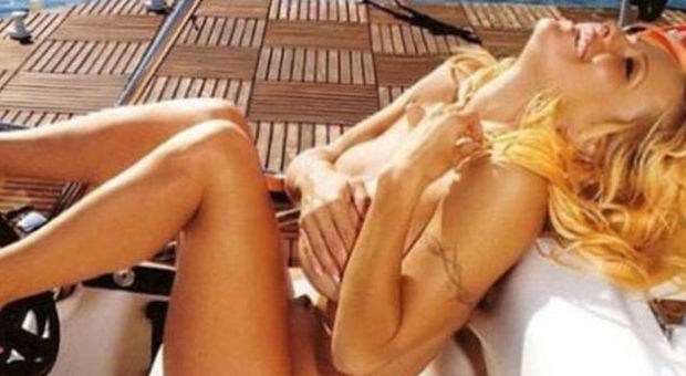 Pamela Anderson si mette a nudo su Instagram: "Sono guarita"