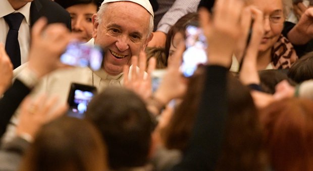 Papa Francesco si schiera a fianco dei «fratelli migranti musulmani»