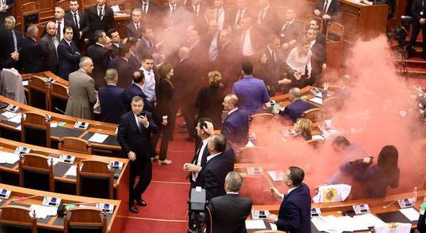 Albania, opposizione pronta ad abbandonare il parlamento: «Eletto da voto criminalità»