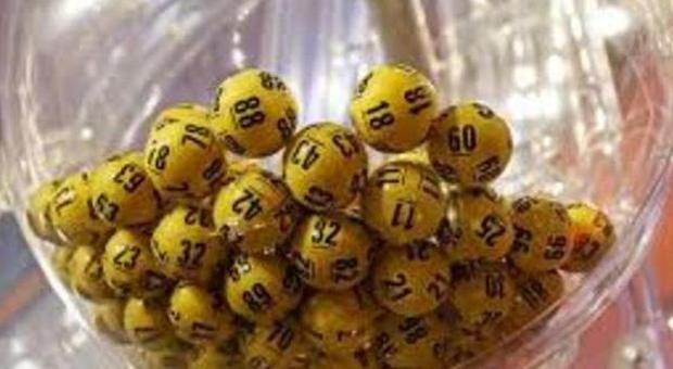 Lotto, le estrazioni del 4 luglio e i numeri del Superenalotto