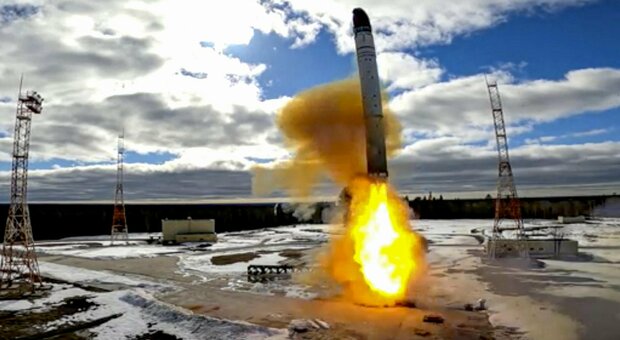 Sarmat, il missile russo con testate nucleari sarà posizionato in Siberia: così potrà colpire gli Stati Uniti