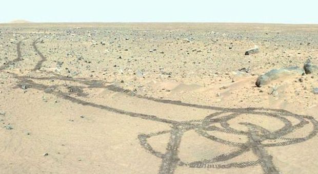 Curiosity disegna un pene su Marte: imbarazzo alla Nasa