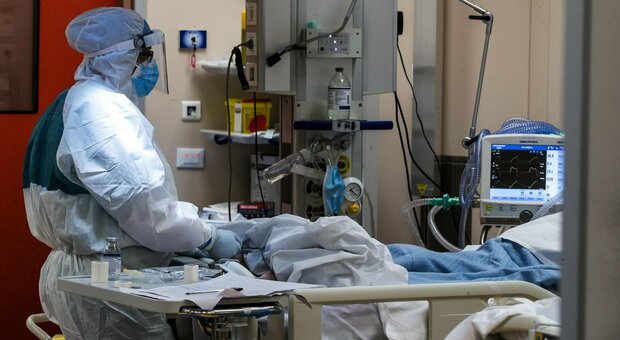 Covid, allarme anestesisti: casi non meno gravi di marzo, si alza curva epidemica