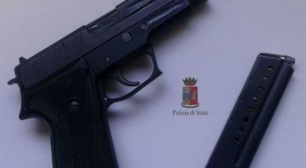 Lecce, entra in un condominio armato di pistola: bloccato un 46enne