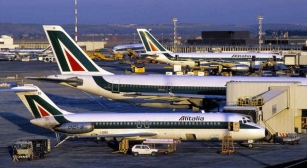 Nuova tassa sugli aerei in arrivo da gennaio: volare costerà 2,50 euro in più a passeggero