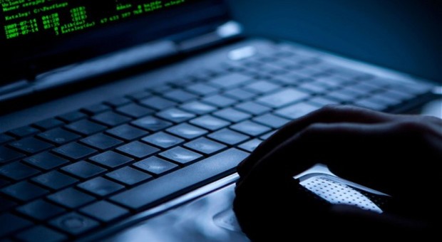 Macerata, bonifici incassati dagli hacker: quattro imprenditori truffati su internet