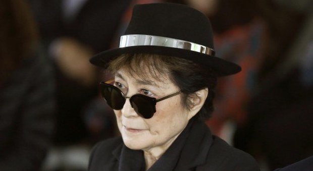 Yoko Ono ricoverata: "Possibile infarto". Il figlio: "Influenza"