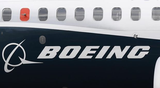 Boeing, utili dimezzati: pesa la crisi del 737 MAX