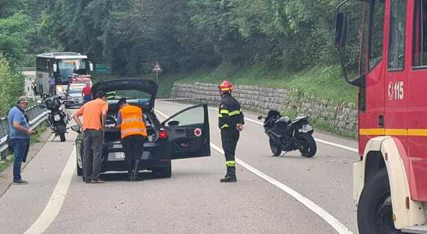 Incidente al lago di Santa Croce: muore un motociclista 65enne di Venezia