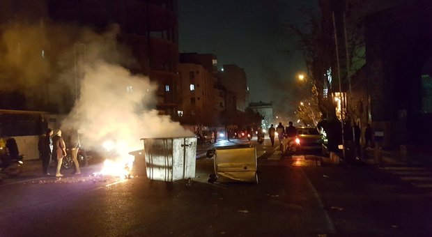Iran, spari contro i manifestanti: almeno sei morti, diversi feriti