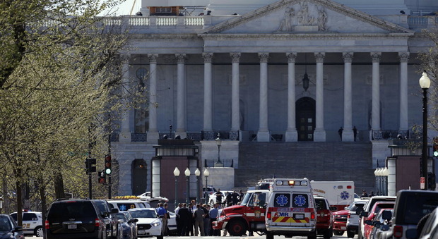 Washington, spari all'ingresso del Campidoglio: arrestato un uomo, ferita una donna