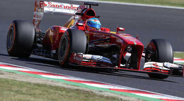 La Ferrari di Fernando Alonso sulla mitica pista di Suzuka