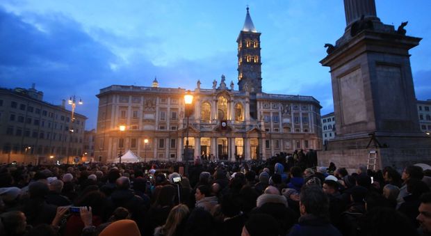 Papa Francesco apre la Porta Santa a Santa Maria Maggiore