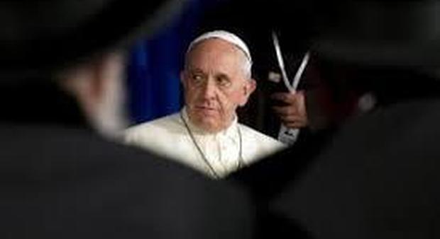 Papa Francesco accoglie l'appello del premier australiano e caccia l'arcivescovo insabbiatore