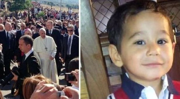 Papa Francesco nel paese del piccolo Cocò, bruciato e ucciso dalla 'ndrangheta: «I mafiosi sono scomunicati»