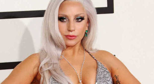 Lady Gaga si confessa: "Emarginata e depressa sin da piccola. Col nasone nessuno mi voleva"
