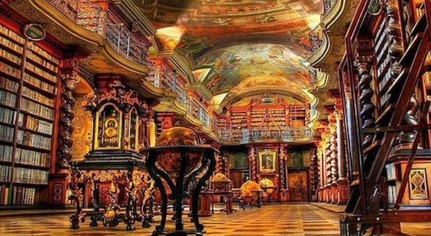 Praga silenziosa: tour tra biblioteche e cattedrali