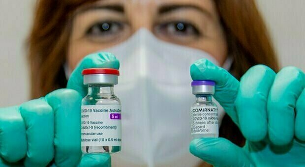 Mix vaccini, lo studio su Lancet: il 100% dei partecipanti ha sviluppato anticorpi, utile contro le varianti