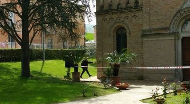 Fermo, due ultrà arrestati per le bombe davanti alle chiese