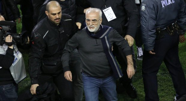 Grecia, delegati Fifa e Uefa: «Possibili sanzioni internazionali»