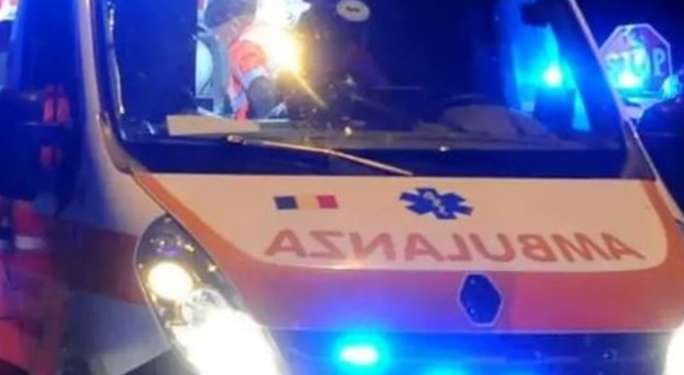 Incidente stradale, si schianta con la moto contro un albero: 21enne morto