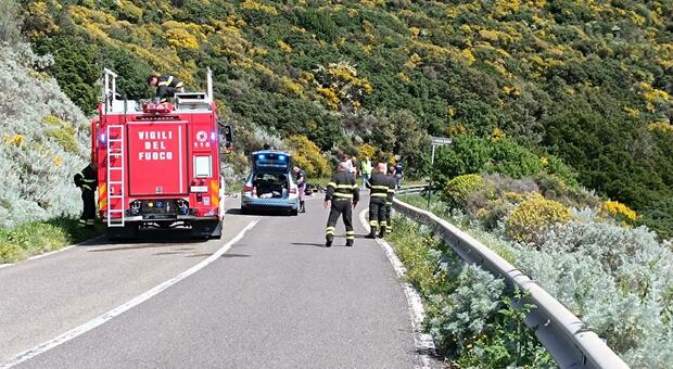 Incidente in Sardegna, frontale tra due moto: due morti, ferita una bambina