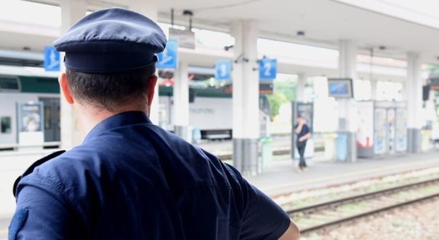 Imbrattano due treni in sosta: denunciati due tedeschi a Napoli