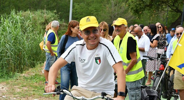Il sindaco Marco Fioravanti all'inaugurazione del tratto della ciclabile