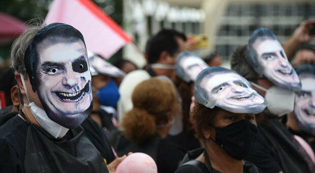 «Crimini contro l'umanità»: bufera su Bolsonaro "veneto", atteso lunedì ad Anguillara