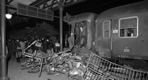 Una foto d'archivio della foto del treno dopo l'esplosione