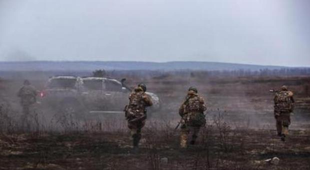 Soldati ucraini sparano su convogli di osservatori dell'Osce