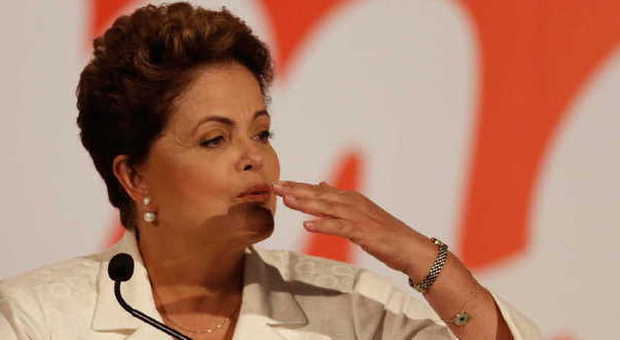 Brasile, elezioni: presidente Rousseff va al ballottaggio con il conservatore Neves