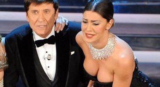 Sanremo, Belen Rodriguez "tradita" dalla scollatura