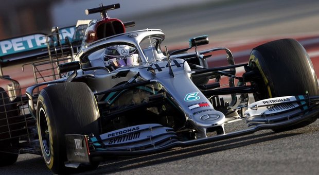 Mercedes domina l'ultimo giorno di test, la Ferrari preoccupa Binotto