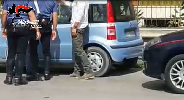 Pomigliano, giovane denuncia parcheggiatore abusivo e lo fa arrestare