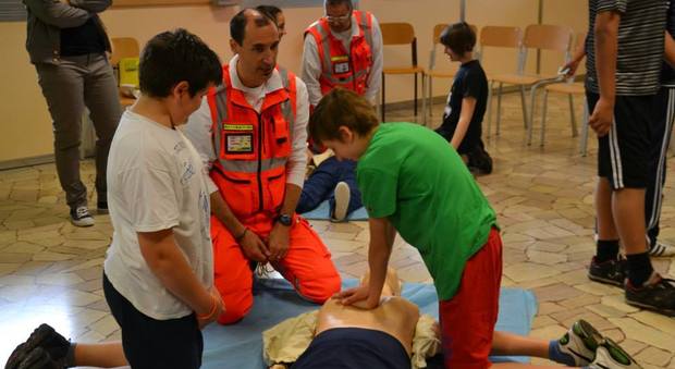 Lezione di primo soccorso per i ragazzi delle scuole di Vicenza