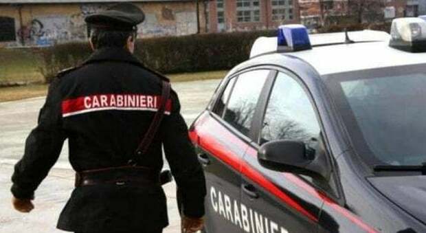 Nel Napoletano ancora controlli dei carabinieri: sequestri di droga e sigarette, 4 le persone denunciate