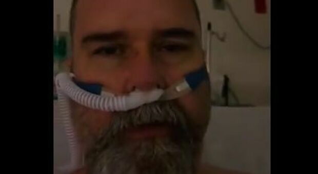 Negazionista covid si ammala e finisce in ospedale: «Mi sbagliavo, indossate la mascherina»