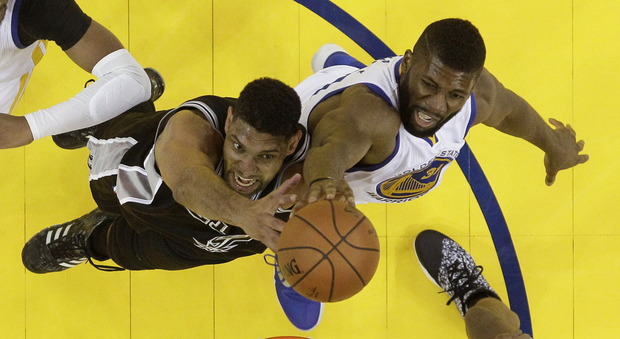 Warriors, ritorno al successo contro gli Spurs: è la vittoria n.70 della stagione