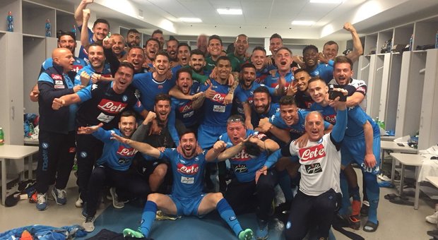 «Abbiamo vinto», festa nello spogliatoio del Napoli: il tweet della società dopo l'impresa con la Juventus